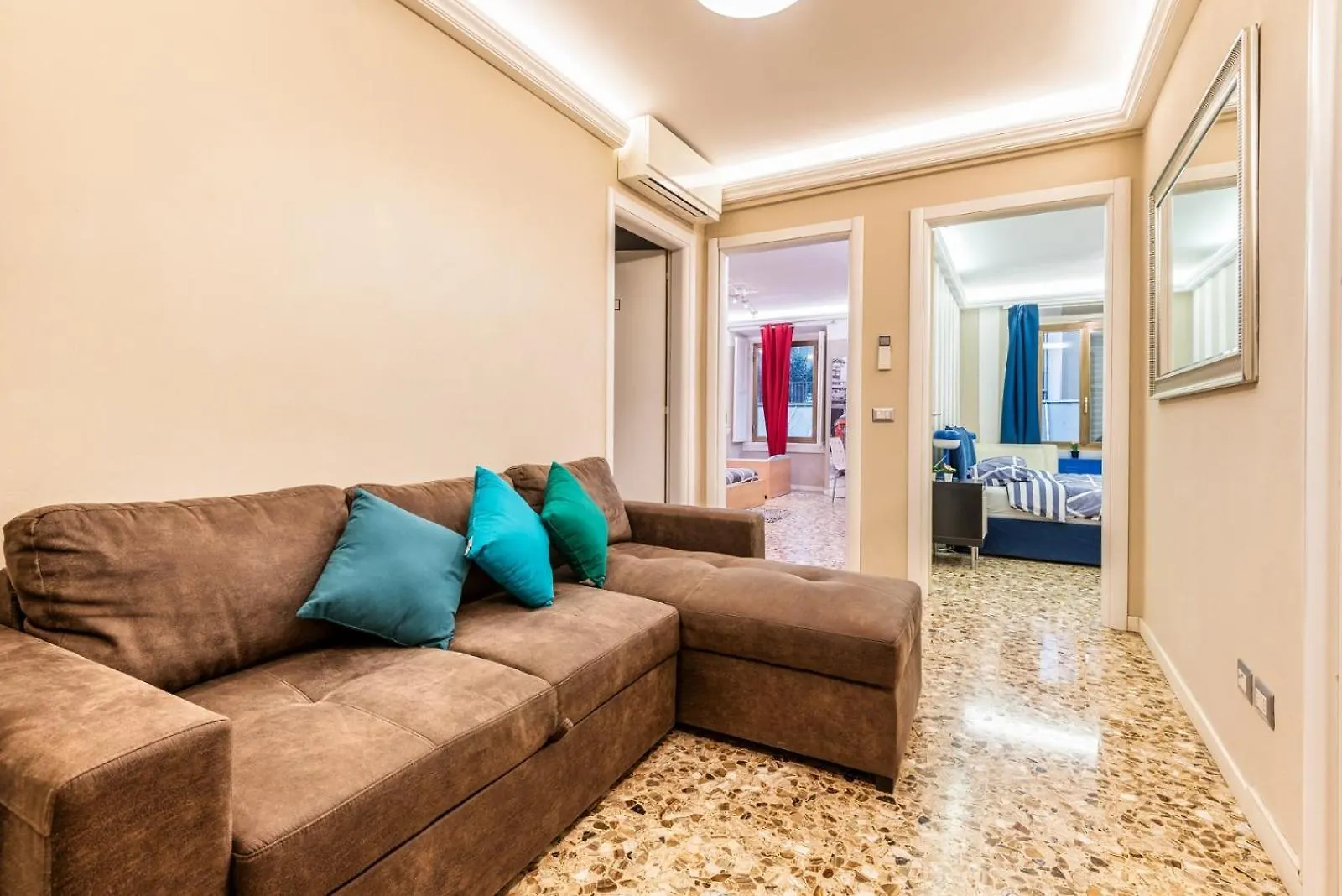 Pt.Venezia M1 In50M-Duomo10'-Stazione Centrale 9' ミラノ